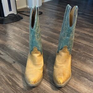 Stylish Two-Tone Western Boots